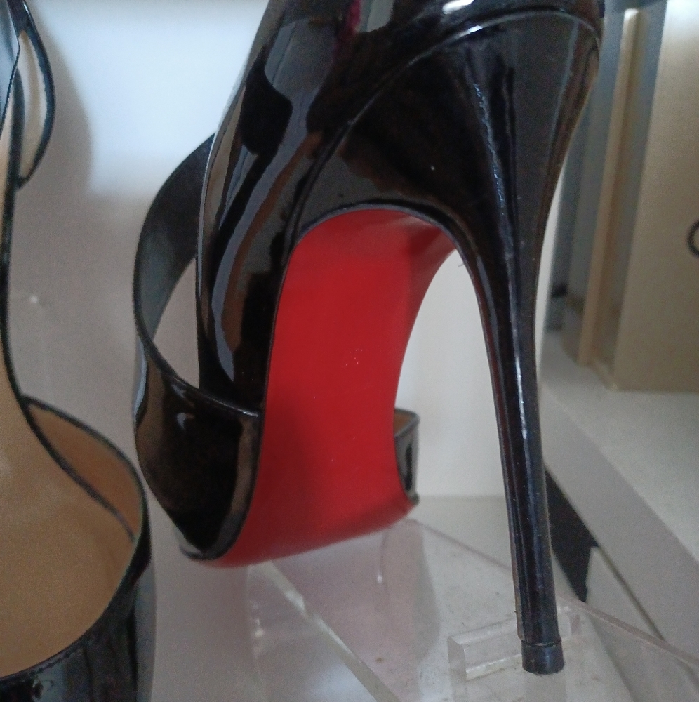 Authentic Christian Louboutin patent leather shoes - Picture 8 of 10